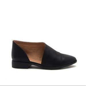 Qupid • Tuxedo-68 Black open shank flats. Size 8.5